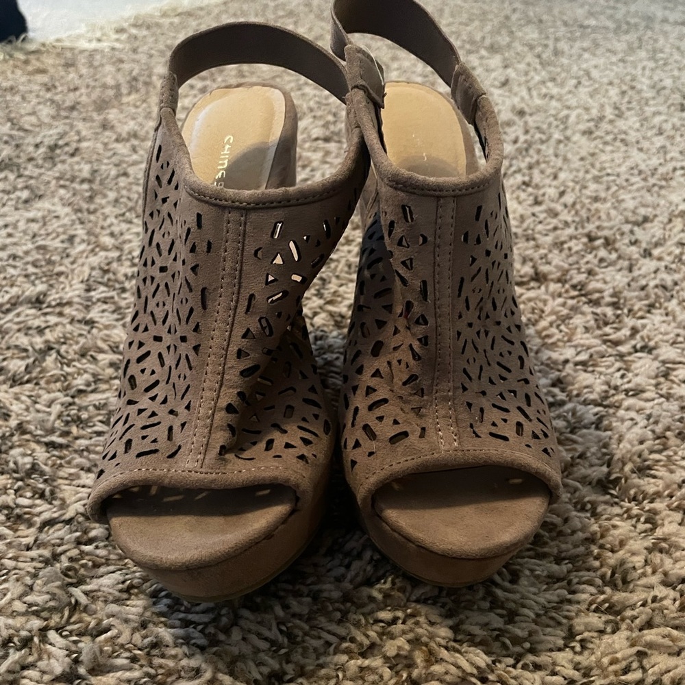Light brown wedges